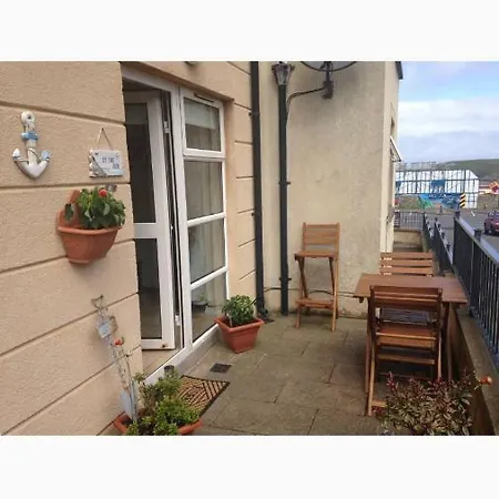 Ground Floor Marine Court Lejlighed *